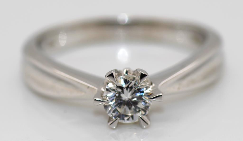 18ct white gold solitaire diamond ring