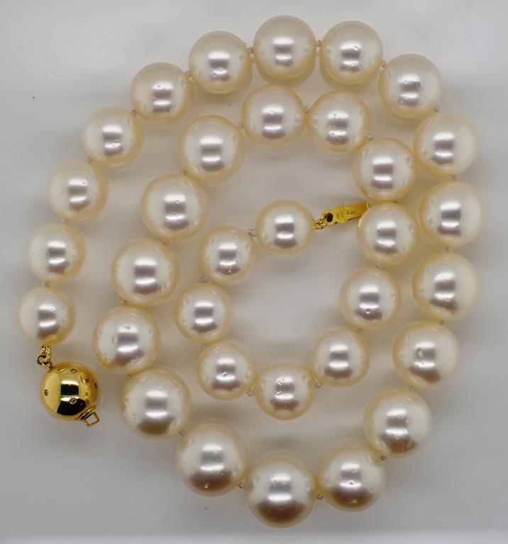 Good large round Broome pearl necklace - Image 2 of 5