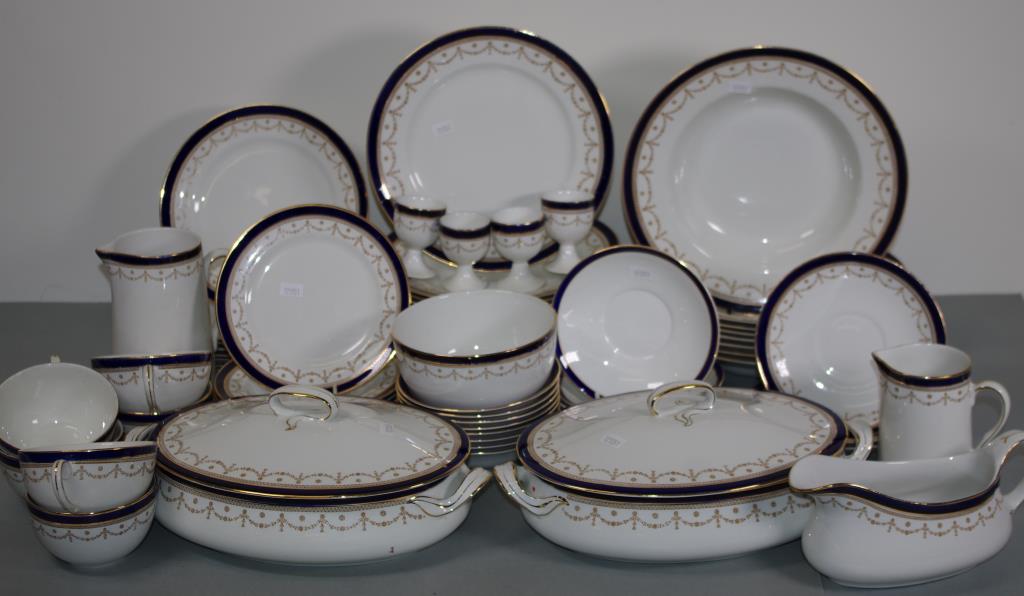 Extensive vintage Meakin 'Bleu de Roi' dinner set