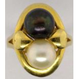 18ct gold black & white pearl ring