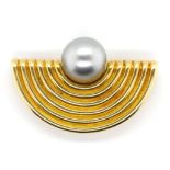 18ct yellow gold and Tahitian pearl brooch