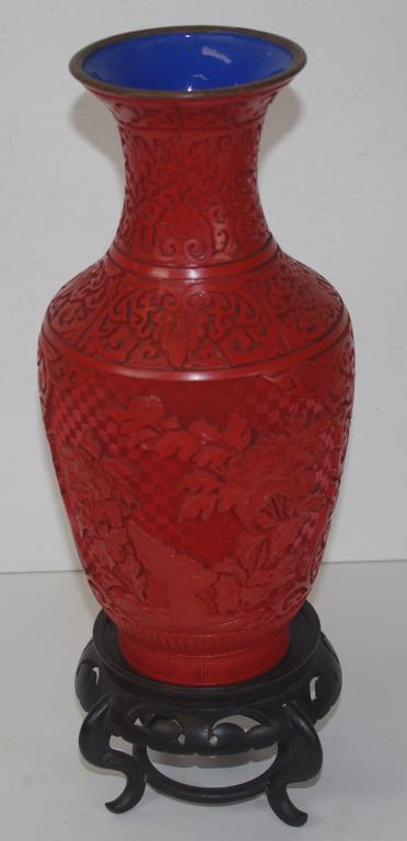 Large Chinese cinnabar vase on a timber stand - Image 3 of 3