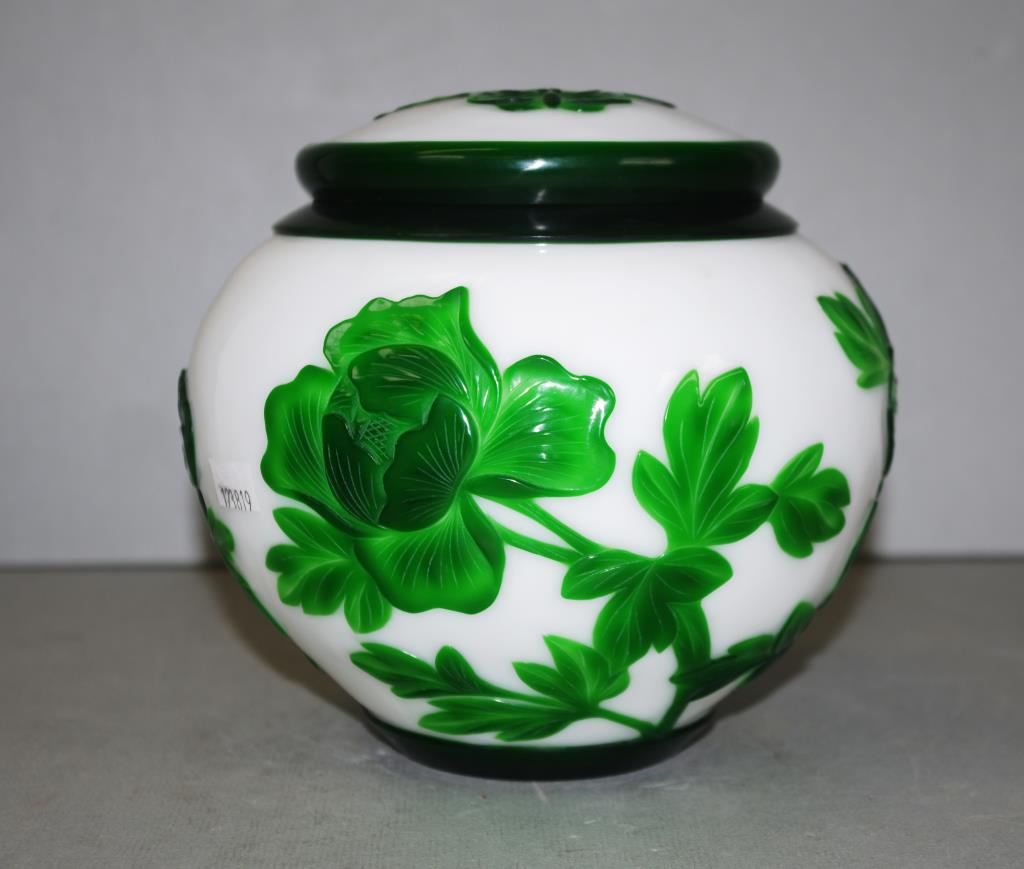 Chinese Peking glass covered jar