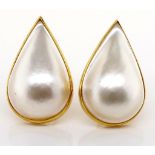 18ct gold and pearl stud earrings