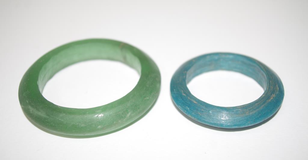 Two various antique Chinese glass bangles - Image 2 of 2