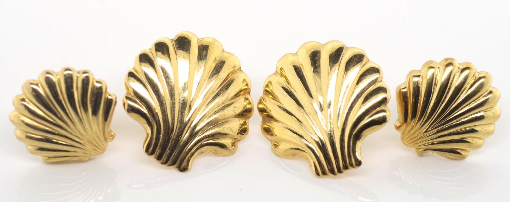 Two pairs of gold scallop shell earrings