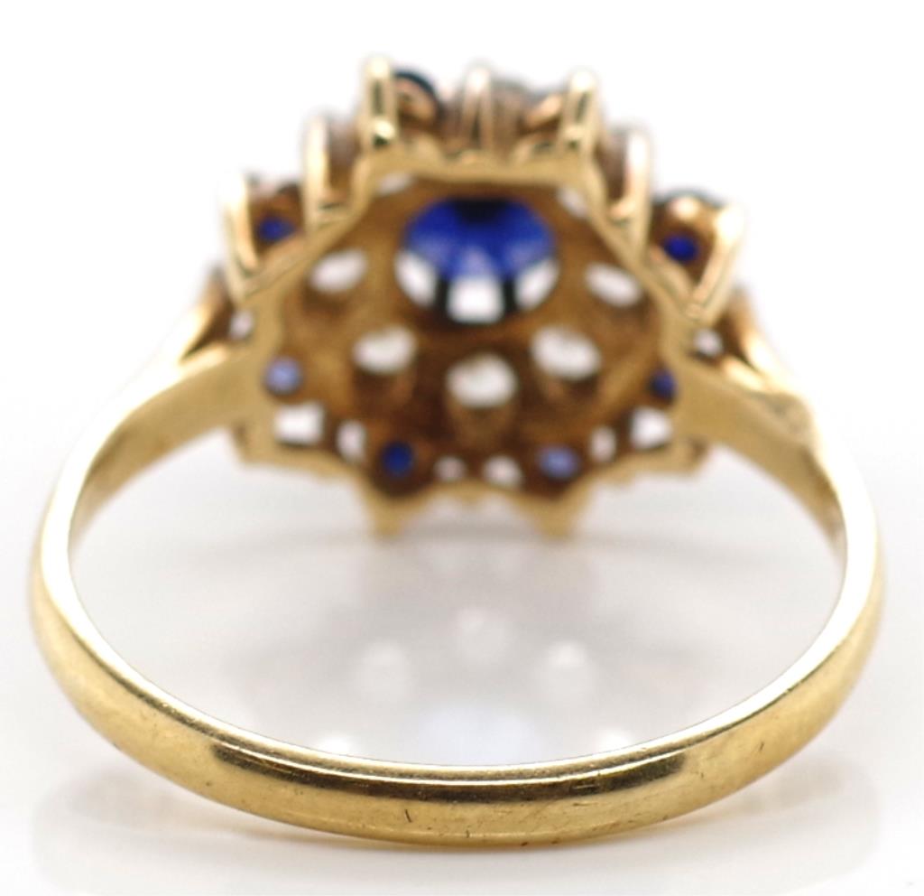 9ct gold and simulant cluster ring - Image 5 of 5