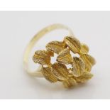 14ct yellow gold flower form ring