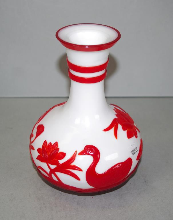Chinese Peking glass vase - Image 2 of 5