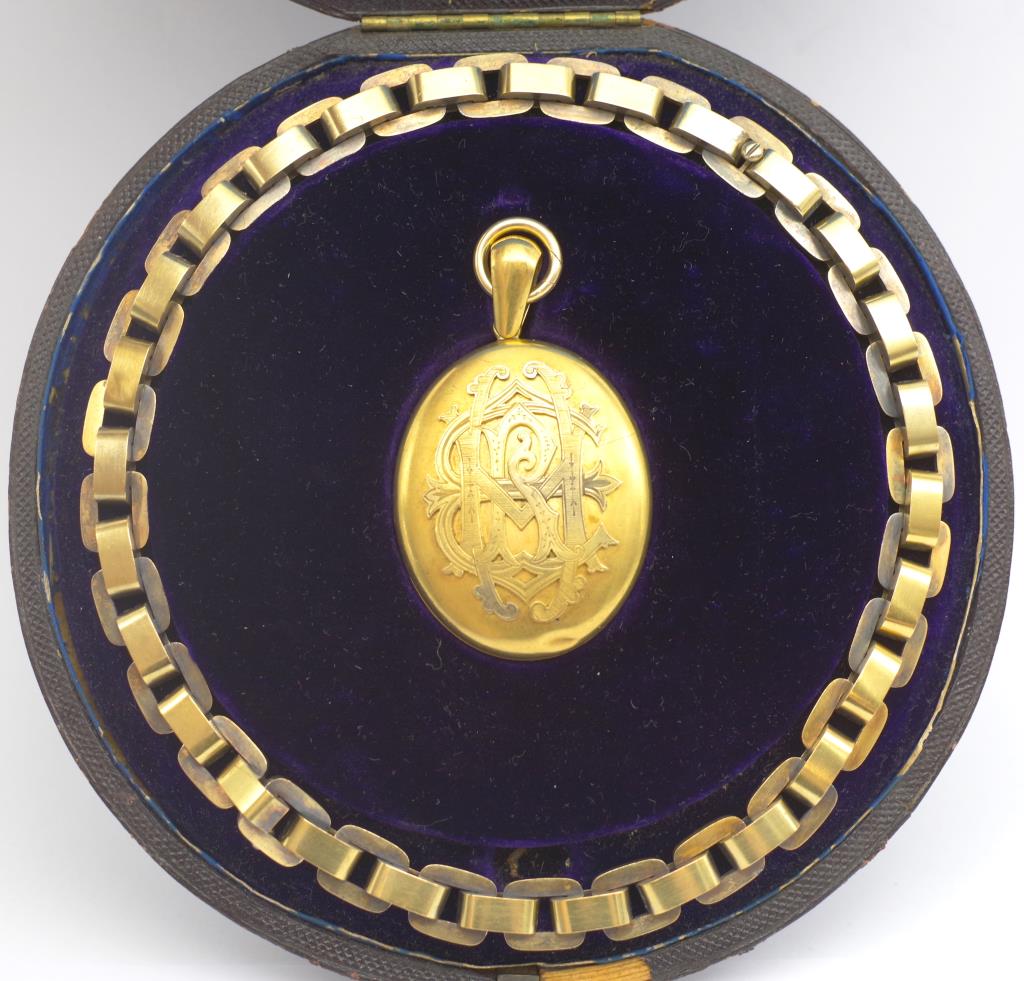 Australian gold locket & gold flat link chain - Image 3 of 10