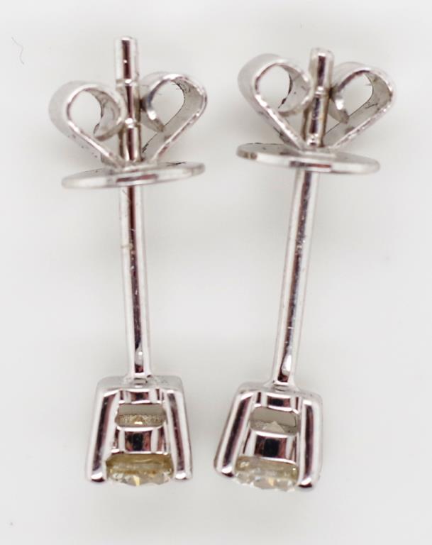 0.20ct Diamond and 18ct white gold stud earrings - Image 2 of 3