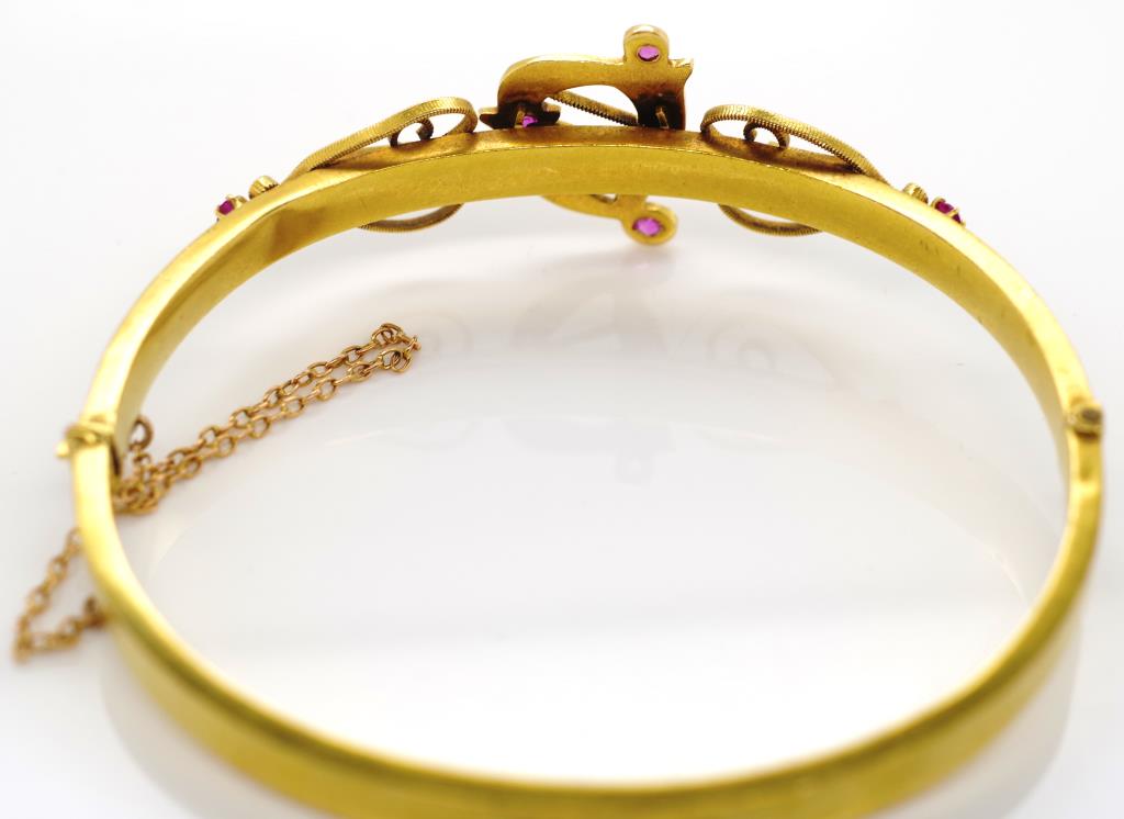 Antique Australian 15ct gold, ruby & pearl bangle - Image 2 of 3