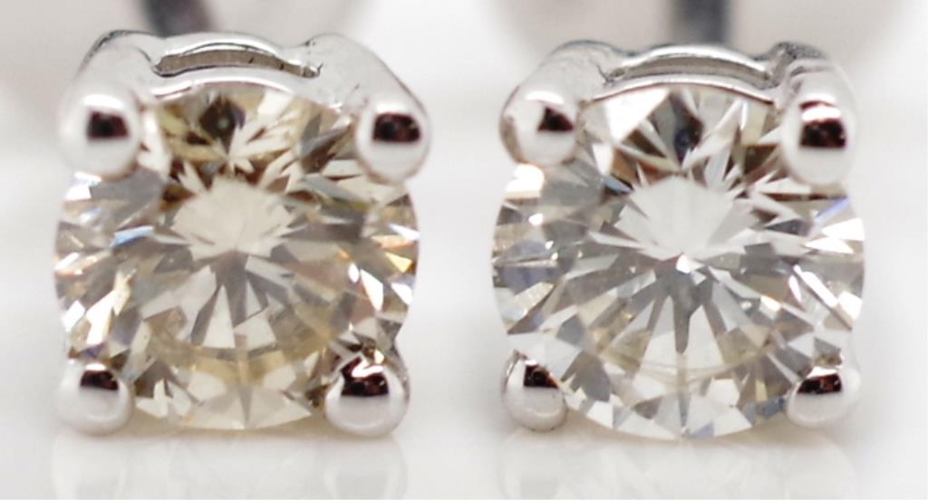 0.20ct Diamond and 18ct white gold stud earrings