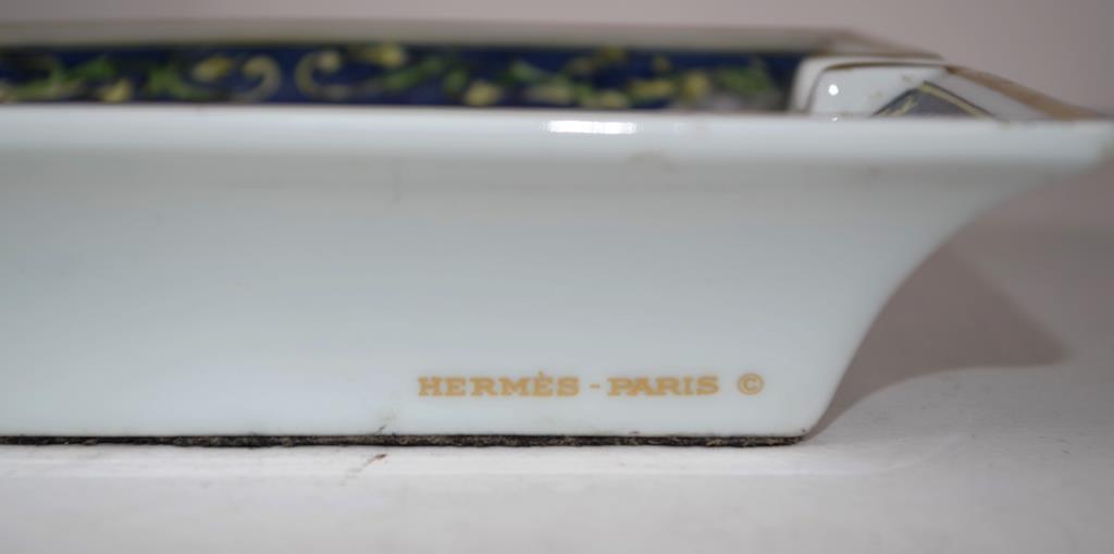 Hermes 'Knights' porcelain ashtray - Image 2 of 3