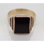 9ct gold and onyx signet ring