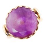 Amethyst and yellow gold ring