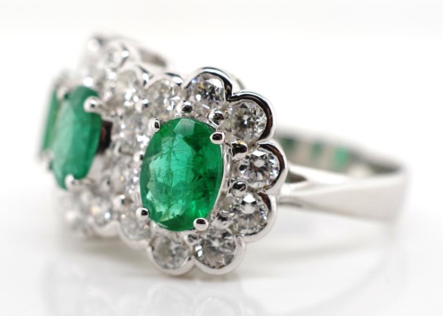 Good emerald, diamond and 18ct gold ring - Image 5 of 7