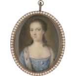 Englisch: um 1760. Bildnis einer adeligen Dame im blauen Kleid mit Spitze und Hermelinbesatz um