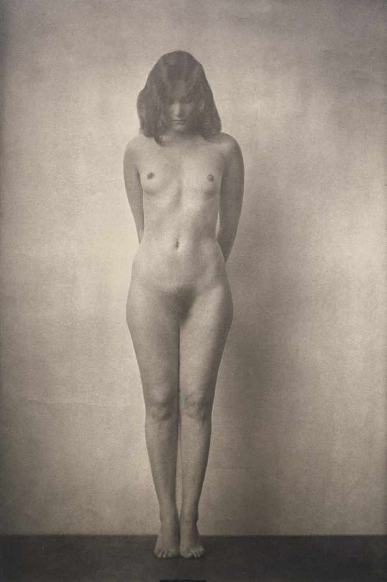 Goodwin, Henry Buergel: Female nudeFemale nude. Circa 1918. Vintage gelatin silver print on strong