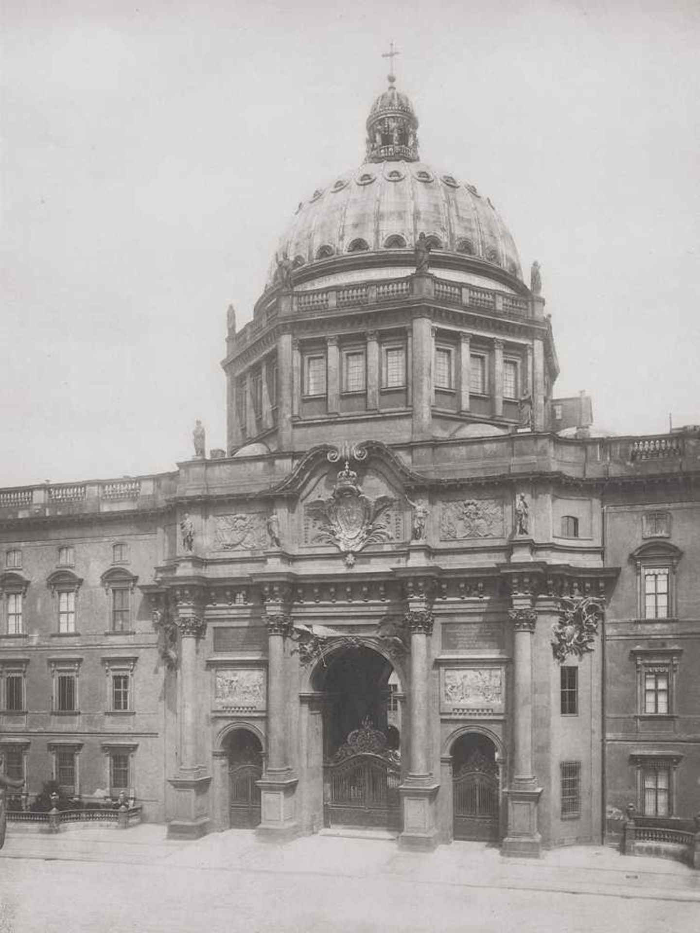 Berlin: Views of BerlinViews of Berlin. 16 large-format plates in photogravure with printed title