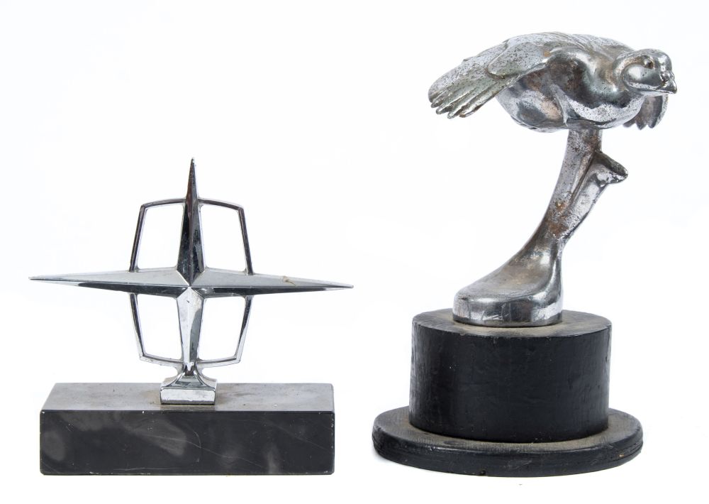 A nickel plated game bird car mascot, together with a 1961 Lincoln Continental radiator badge:,