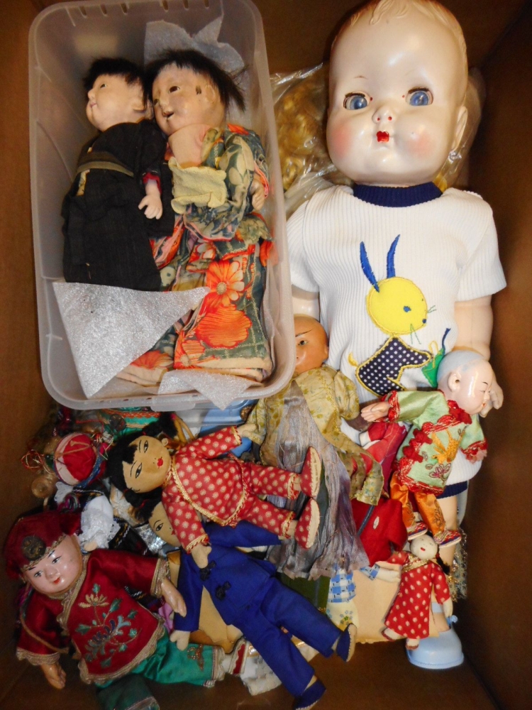 A collection of assorted dolls: including Chinese dolls,