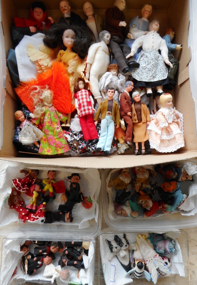 An extensive number of dolls house dolls: various scales including wood,