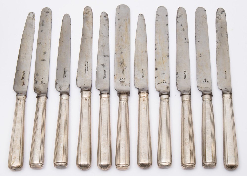 Eleven assorted Georgian silver handled thread pattern table knives,