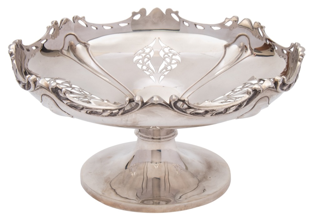 An Edward VII silver comport, maker Harrison Brothers & Howson, London,