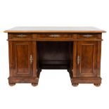 A late 19th/early 20th Century French walnut kneehole desk:,