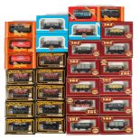 Hornby, Mainline and others twenty eight assorted items of 00/H0 rolling stock: includes,
