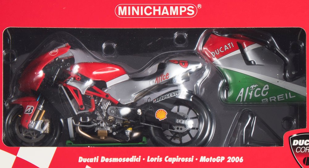 Minichamps 1/12th scale Moto GP motorcycles: includes Ducati Desmosedici Loris Capirossi, - Image 4 of 5
