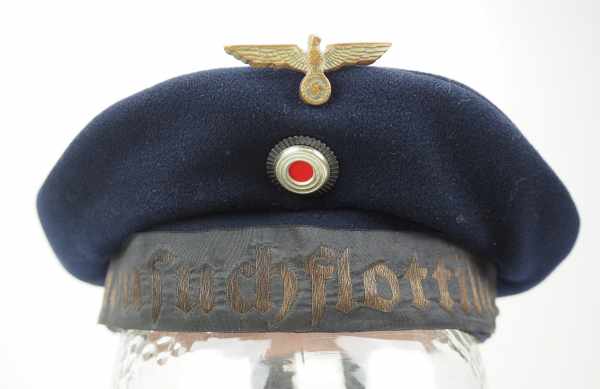 4.1.) Uniformen / Kopfbedeckungen Kriegsmarine: Blaue Tellermütze - Minensuchflottille.Blaues - Image 2 of 4