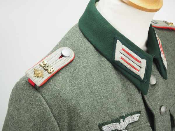 4.1.) Uniformen / Kopfbedeckungen Wehrmacht: Feldbluse eines Oberleutnants des Artillerie-Regiment - Image 3 of 6