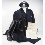 4.1.) Uniformen / Kopfbedeckungen Kriegsmarine: Uniformnachlass eines Leutnants zur See der