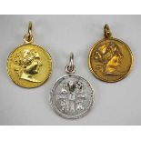 2.1.) Europa Spanien: 3 Miniaturen.Medaille in drei Stufen - Gold, Silber, Bronze.Zustand: II 2.