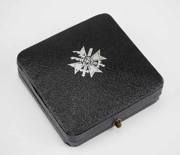 1.2.) Deutsches Reich (1933-45) Kriegsverdienstkreuz, 1. Klasse mit Schwertern Etui - Kerbach &