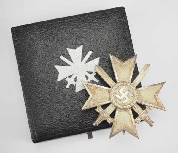 1.2.) Deutsches Reich (1933-45) Kriegsverdienstkreuz, 1. Klasse mit Schwertern, im Etui - L/13.