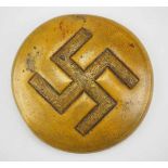 4.2.) Effekten / Ausrüstung Swastika-Koppelschloss.Messing, halbhohl gefertigt.Ø ca. 7 cm.Zustand: