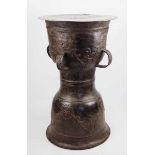 7.2.) Ethnologica Alor (Indonesien): Moko (Geld-Trommel).Bronze, mehrteilig gefertigt, im oberen