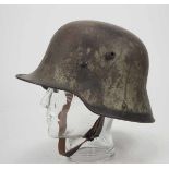 4.1.) Uniformen / Kopfbedeckungen Stahlhelm M16.Glocke mit originaler Lackierung, seitlich am Rand