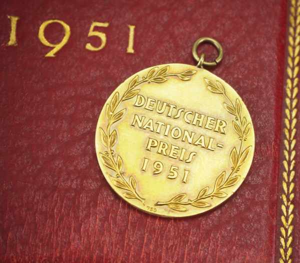 1.3.) Bundesrepublik Deutschland und DDR DDR: Deutscher National Preis, 1951, im Etui.Gold, 750 - Image 2 of 5