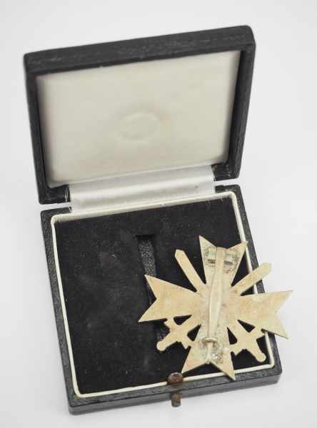 1.2.) Deutsches Reich (1933-45) Kriegsverdienstkreuz, 1. Klasse mit Schwertern, im Etui - L/13. - Image 2 of 3