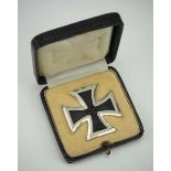 1.2.) Deutsches Reich (1933-45) Eisernes Kreuz, 1939, 1. Klasse, im Etui.Geschwärzter Eisenkern,