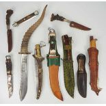 4.3.) Blankwaffen Sammlung von 10 Jagdmessern.Jeweils mit Horn-Griff bzw. Horn-Griffschalen, zumeist