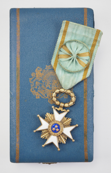 2.1.) Europa Lettland: Orden der drei Sterne, 1. Modell (1924-1940), Offiziers Kreuz, im Etui.Silber