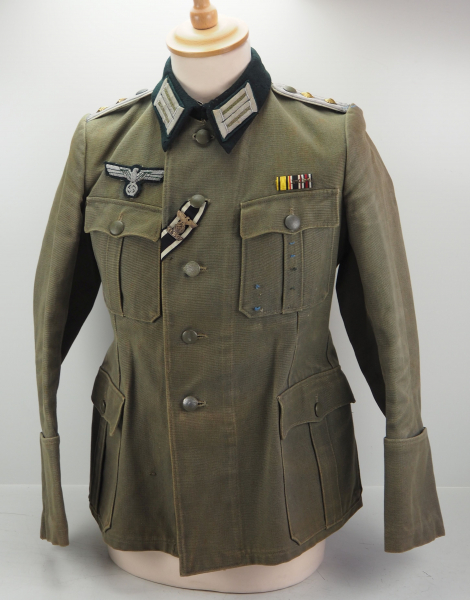 4.1.) Uniformen / Kopfbedeckungen Wehrmacht: Südfront Jacke eines Hauptmanns der Infanterie.