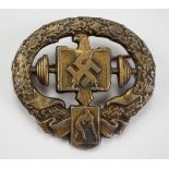 1.2.) Deutsches Reich (1933-45) Schwerathletik Abzeichen, Bronze.Kriegsmetall bronziert,
