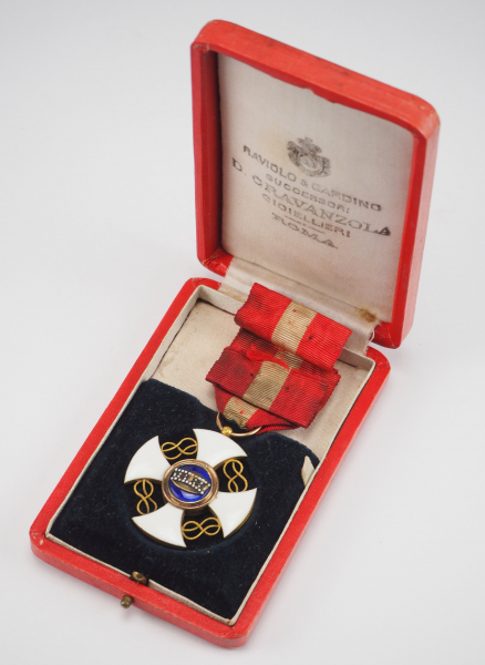 2.1.) Europa Italien: Orden der Krone von Italien, Ritterkreuz, im Etui.Gold, teilweise