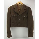 4.1.) Uniformen / Kopfbedeckungen Waffen-SS: Britische Beute "Ike"-Jacke.Erdbraunes grobes Tuch, mit